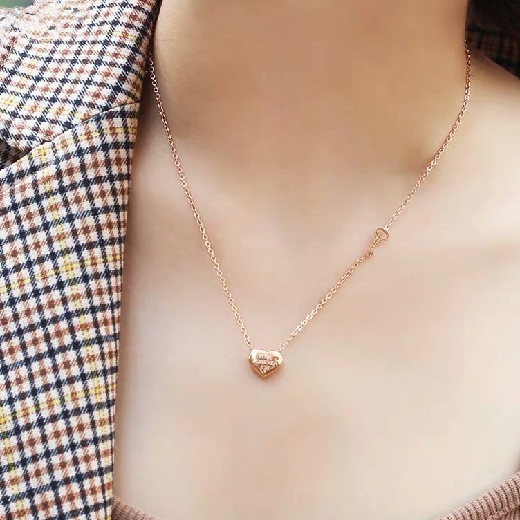 Kalung Desain Tulisan Love Untuk Wanita | Kalung Rantai Rose Gold 18k Untuk Wanita | Perhiasan Bahan Stainless Steel | Aksesoris Bahan Titanium Steel | Anting Hypoallergenic Tahan Air Tidak Pudar Untuk Hadiah Ulang Tahun