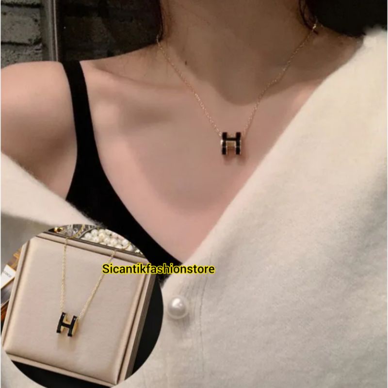 Kalung Titanium Fashion Wanita Liontin H Trending Asli Titanium Anti Karat Selamanya Perhiasan Wanita Korea Lapis Emas 18K Perhiasan Korea Kekinian Kalung Wanita Titanium Plus Liontin Kalung Rantai Plus Liontin