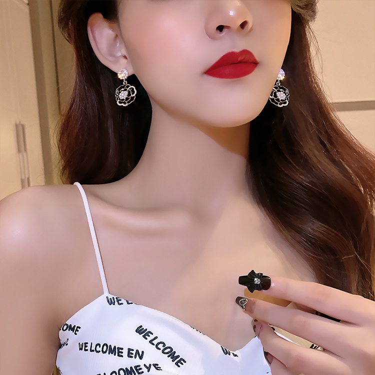 Anting Mutiara Temperamen Bunga Hitam Vintage Aksesoris Korea Wanita