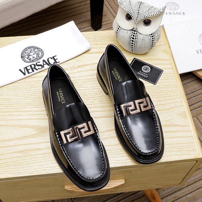 Versace's new avant-garde fashion men's shoes