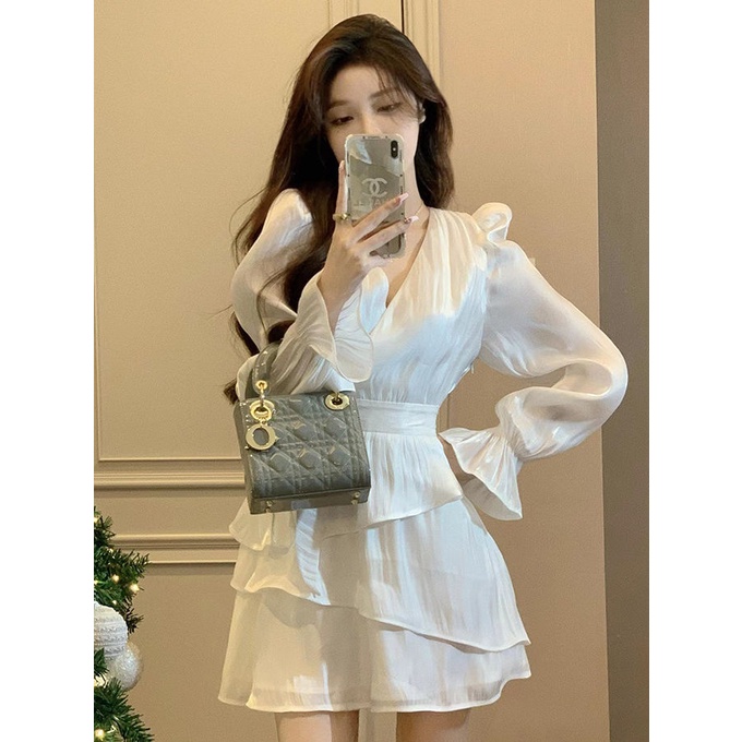 Red Gaya keinginan murni mengkilap gaun pinggang tinggi tidak beraturan wanita musim semi pinggang baru rok lengan engah V-neck pelangsing