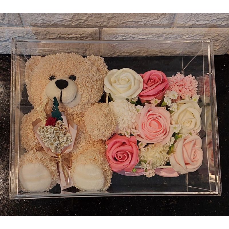 

kado valentine / hampers valentine / valentine gift / bunga / flower box acrylic