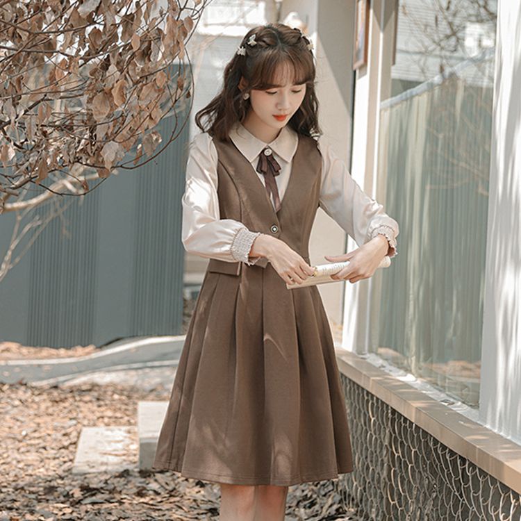 Angin lembut dan temperamen manis penyambungan gaun lipit dua potong palsu pinggang wanita rok A-line siswa ramping