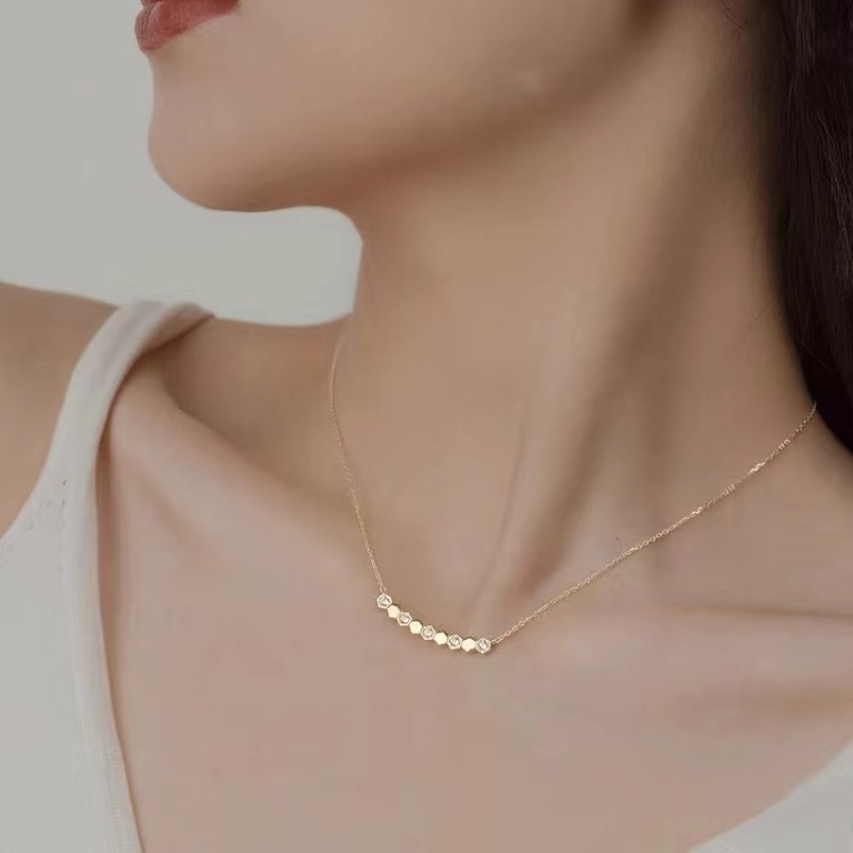 Kalung Rantai Bahan Titanium Steel 18K Warna Rose Gold Anti Alergi Untuk Wanita