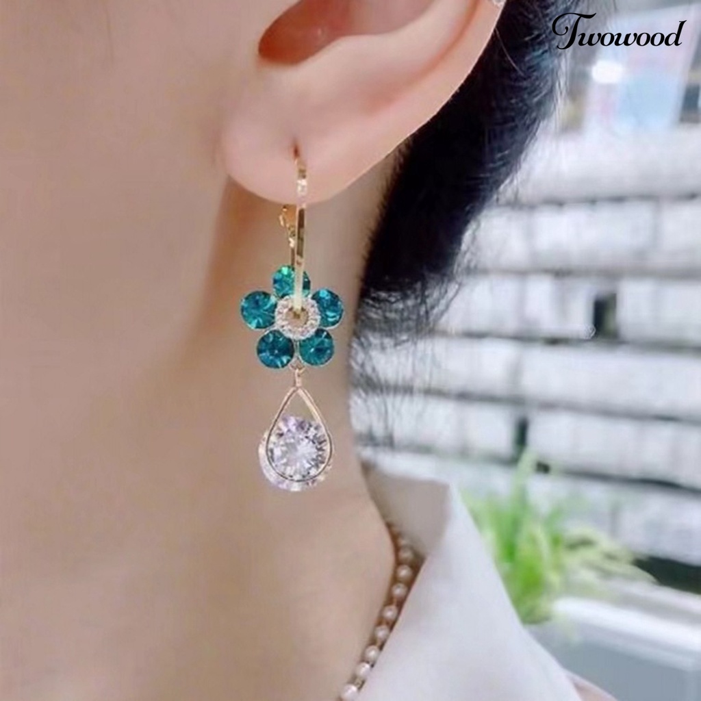 Twowood 1pasang Ladies Earrings Cahaya Mewah Elegan Temperamen Indah Halus Pakaian Sehari-Hari Alloy Faux Kristal Bunga Wanita Earrings Aksesoris Pesta