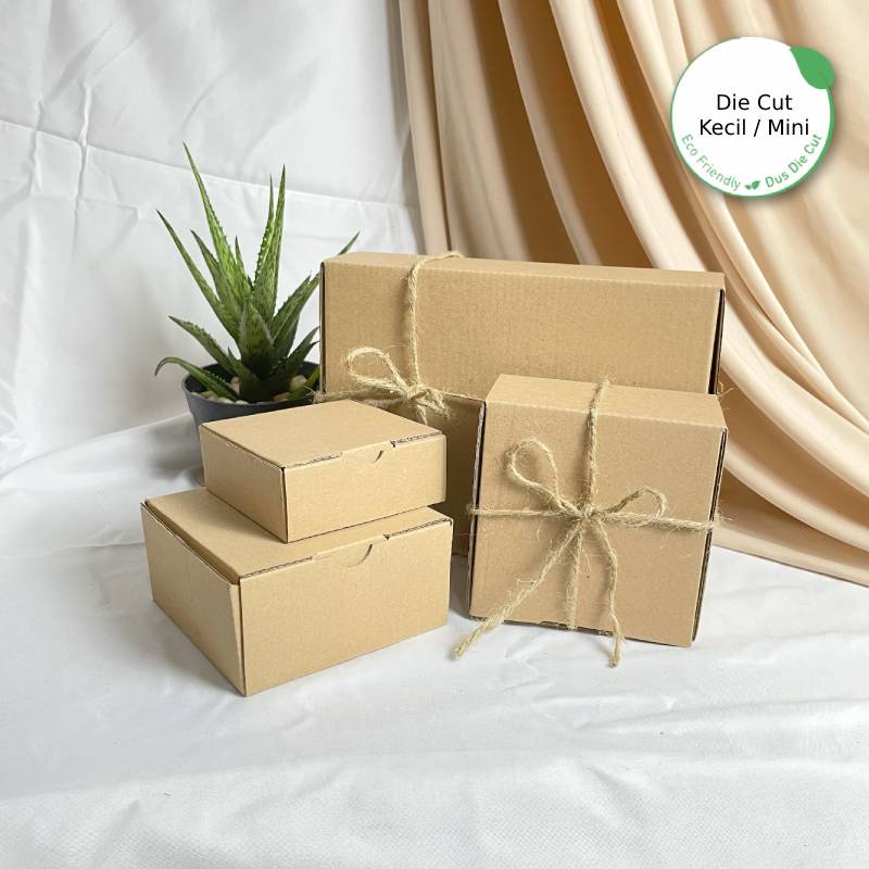 

Kardus Packing Kecil 8x8x3 / 10x10x5 / 15x10x5 / 15x15x5 / 20x10x5 Die Cut Front Lock / Karton Box kotak kado Olshop Aksesoris Skincare Imlek valentine pacar birthday ulang tahun hampers