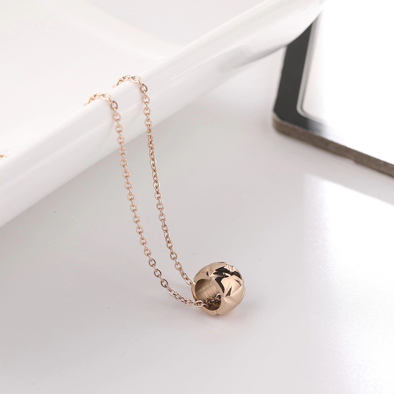 Kalung Pendek Liontin Belah Ketupat Bahan Titanium Steel 18K Tahan Air Tidak Pudar Hypoallergenic
