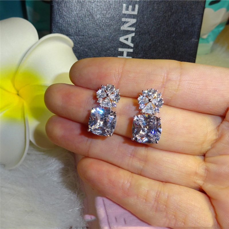 Anting Berlian Imitasi Perjamuan Pengantin Premium Butik Anting Bersinar Square Zircon Stud Earrings