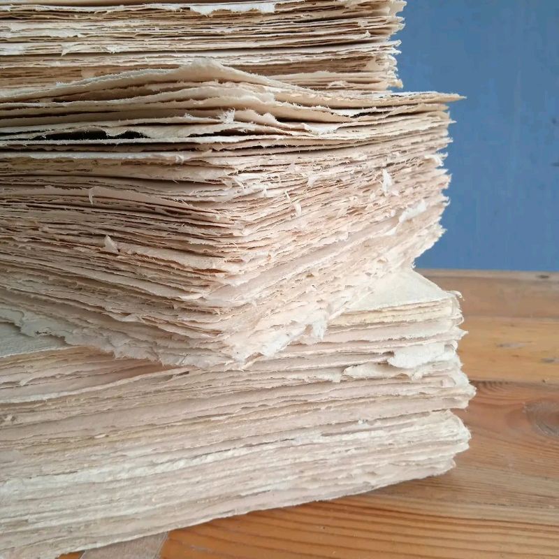 

Kertas Daur Ulang A5 Warna Putih Tulang – Handmade & Ramah Lingkungan