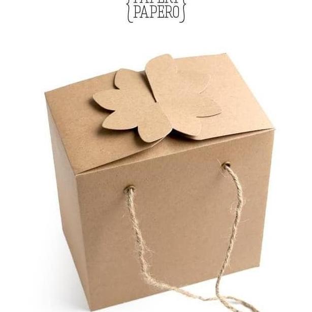 

DIJUAL FLOWER BOX ISI 2 TOPLES - PARCEL KOTAK KUE KERING 250 GRAM YH54634UJ