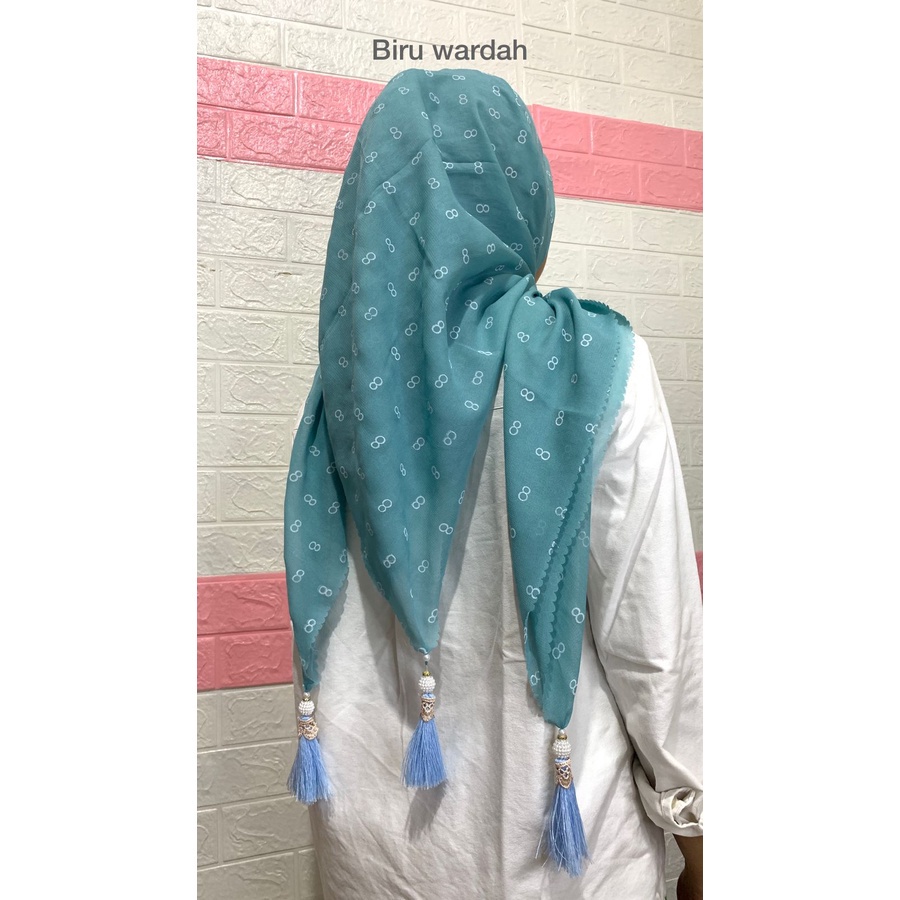 hijab segiempat motif tassel size 115x115/kerudung hijab segiempat motif tasel warna biru wardah
