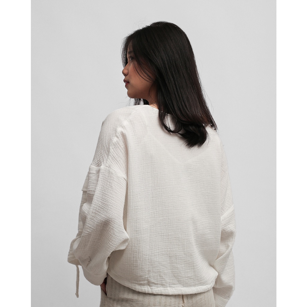 KHK by Khakikakiku Arona Outer White