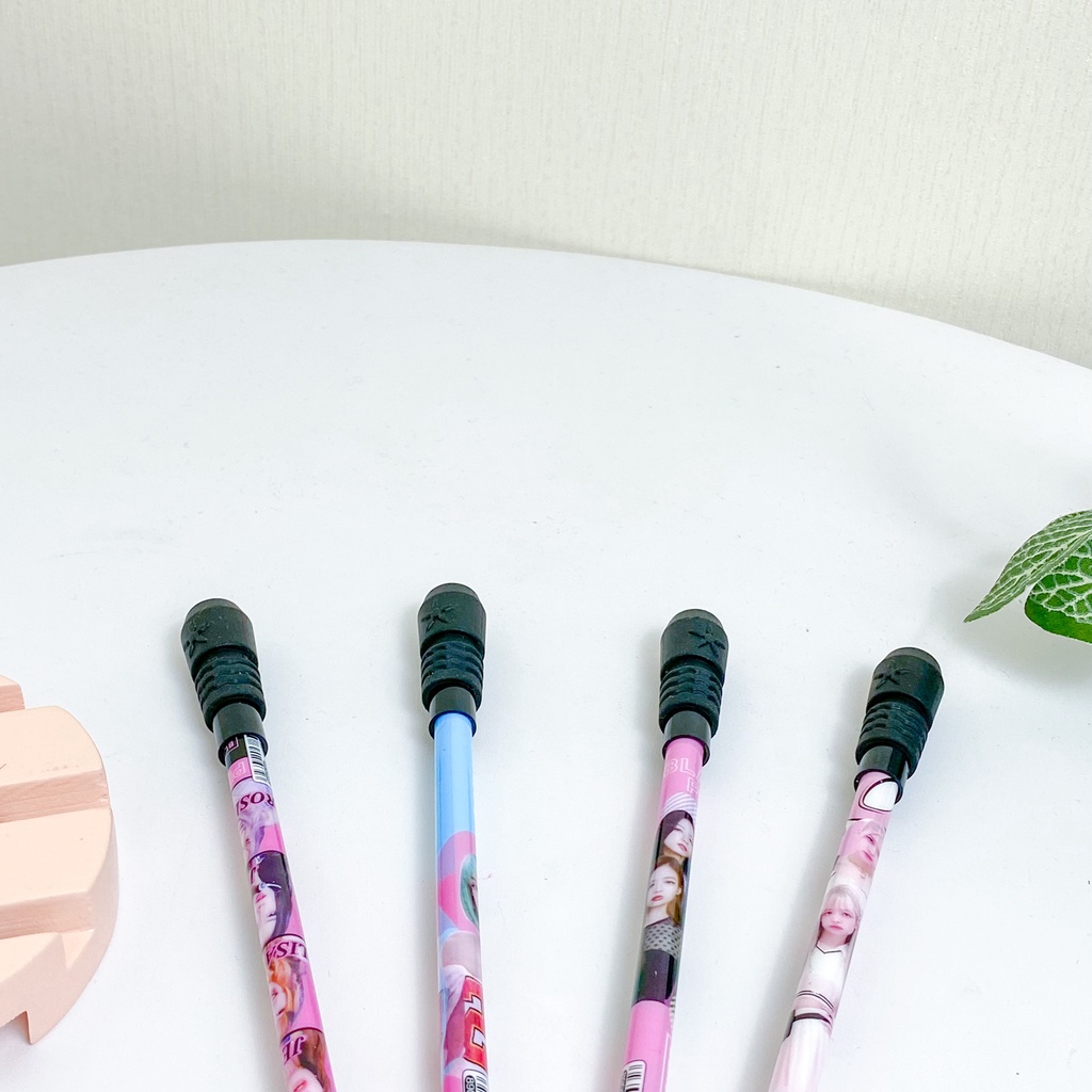 

Pen Putar Tongkat BI4ckp1nk / Pulpen Gel Putar Magnet Spinning Korean Idol Korea Kpop Black Pastel Pink Merchandise Girl Band Blink Koleksi Import Alat Tulis