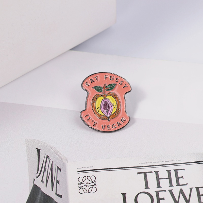 Ini Vegan Enamel Pin Lucu Makan Pussy Peach Bros Lencana Kerah Pin Kartun Perhiasan Hadiah