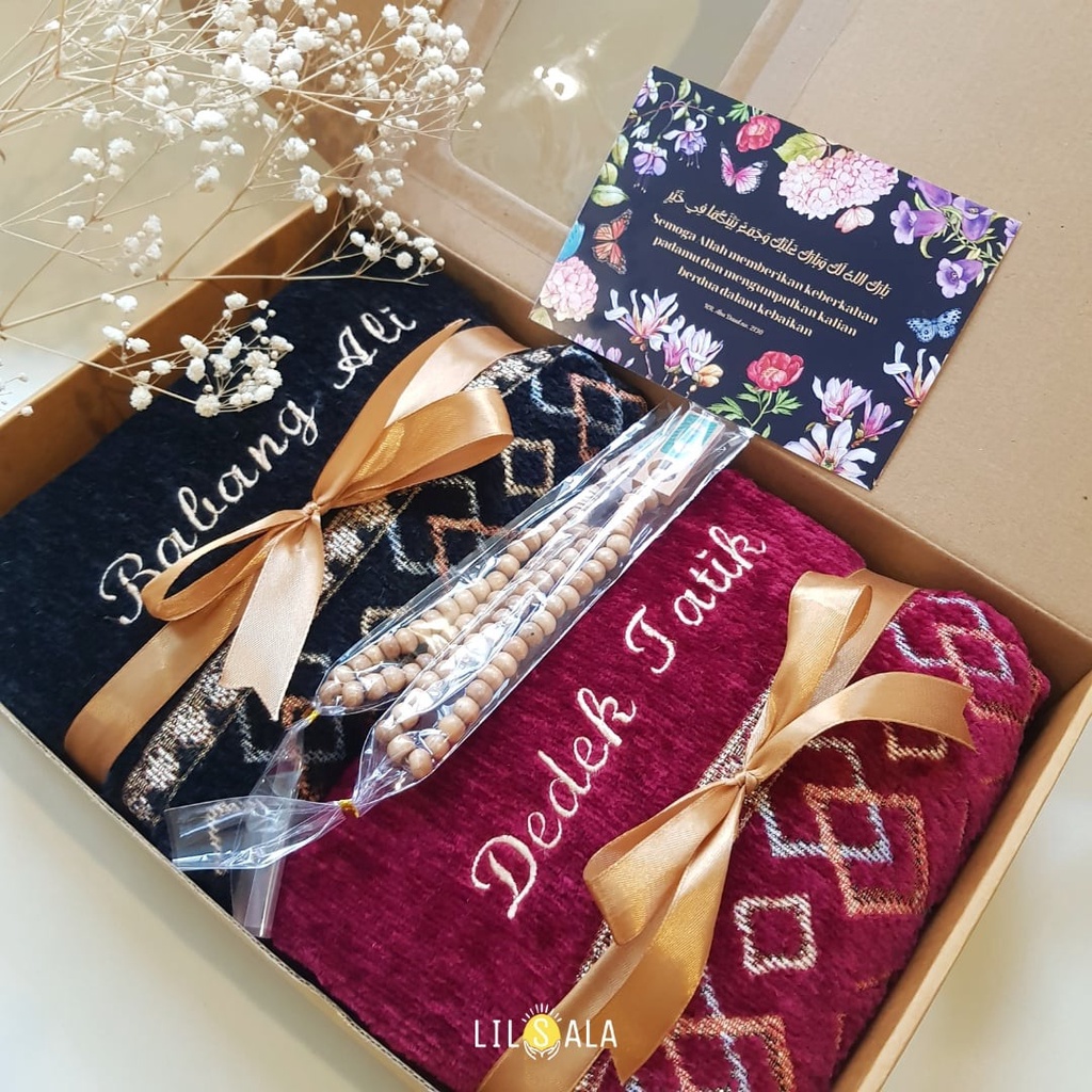 [pkpremLTZ1]  Hampers Pernikahan Hadiah Wedding Kado Pengantin Premium Sajadah Couple Tebal dan Tasbih wedding nikah kawin KADO GURU