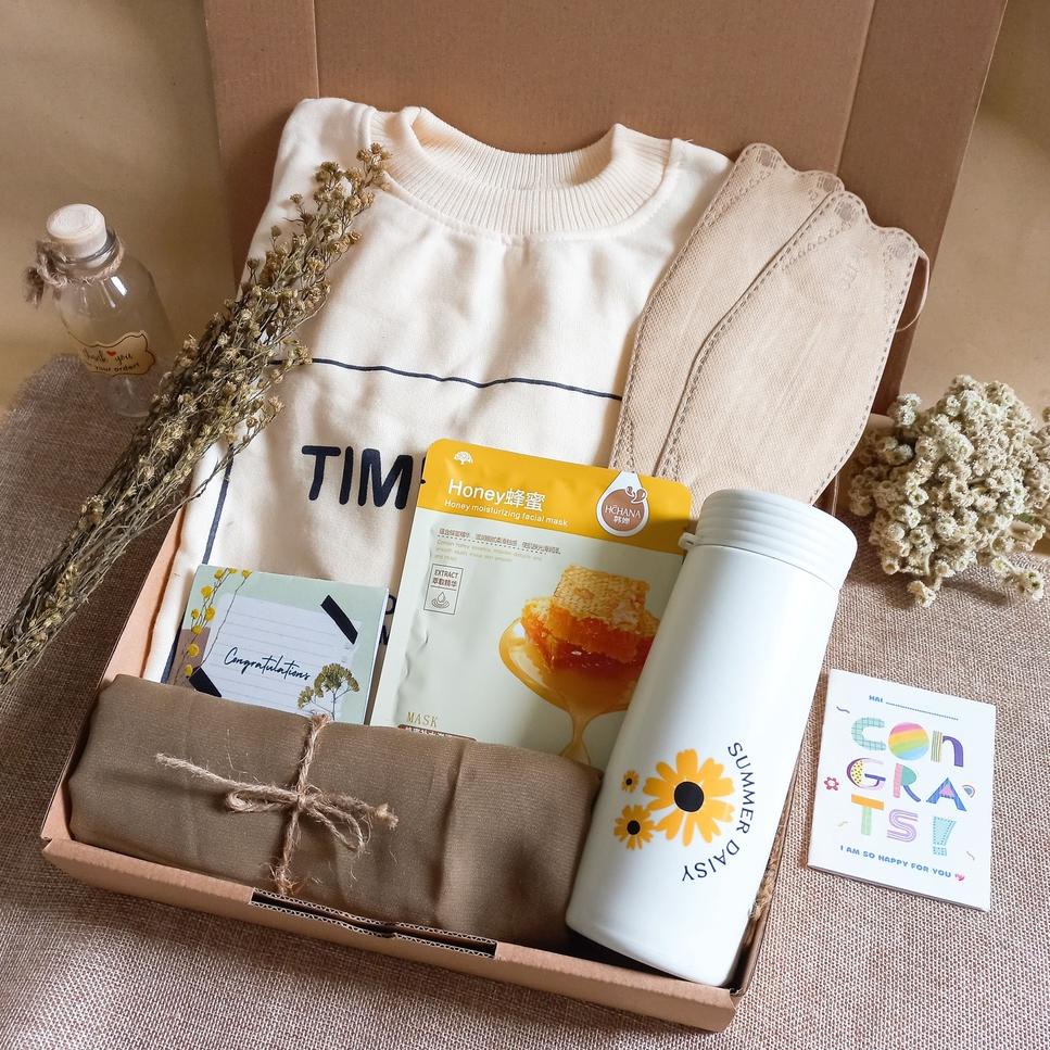 READY KADO CEWEK MURAH / GIFT BOX SWEATER CREWNECK/ Kado Ulang Tahun Cewek / Hampers Cewek / Cardiga