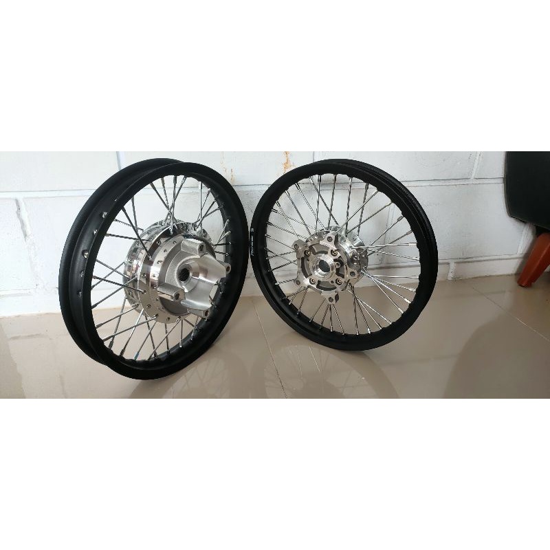 sepasang velg Honda PCX ring 16/160/160