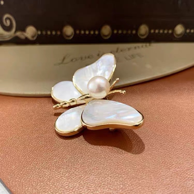 [Harga Grosir] Sparkly Shell Butterfly Bros Pesona Mutiara Buatan Korsase Putih Biru Kuning Butterfly Pin Mewah Aksesoris Wanita Elegan Indah Perhiasan