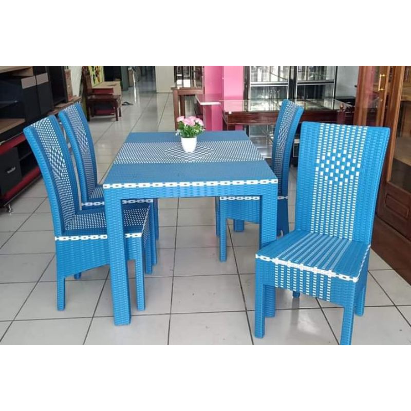 Meja Makan Kursi 4 Rotan Sintetis