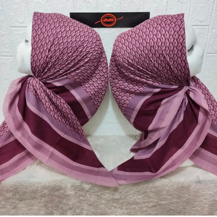 JM HIJAB SEGI EMPAT VOAL MOTIF ESENI MAROON