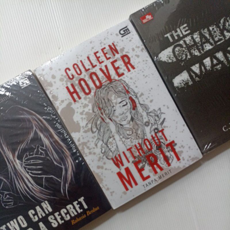Diskon Buku Original Novel Two Can Keep a Secret Without Merit the Chalk Man