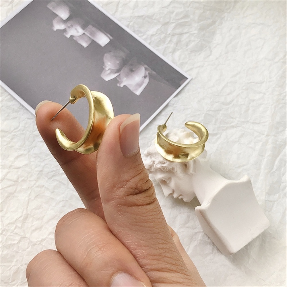 1pasang fashion retro Elegan Perhiasan Anting Tusuk Telinga Bentuk C Bahan metal Untuk Wanita