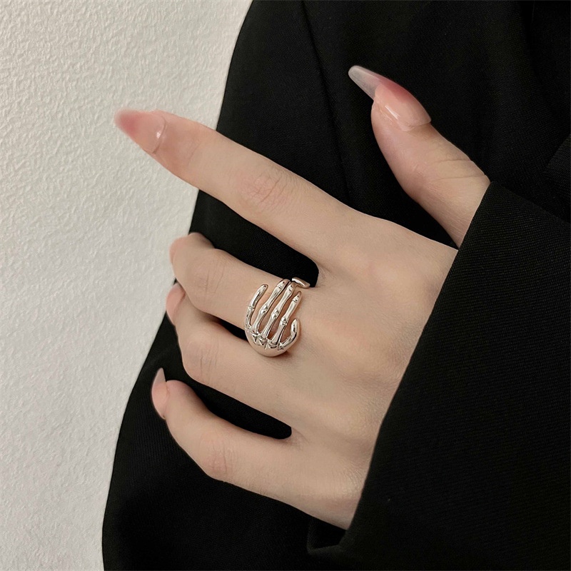 Cincin Desain Bentuk Cakar Tengkorak Gelap Hip-hop Fashion Keren Pembukaan Adjustable Ring