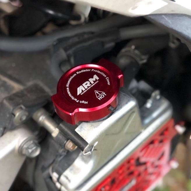 (Original) Tutup Radiator ARM Import Full Cnc Premium Cap Radiator Universal Nmax, Pcx, Aerox, Vario, Beat, Scoopy, Ninja, Cbr, R15, R25, Smash, Supra, Vixion, RxKing, Satria Fu, Sonic, Xmax, Mio, Adv, Vega, Fizr, Mx, MxKing, Cb, Tiger, Megapro, GlPro