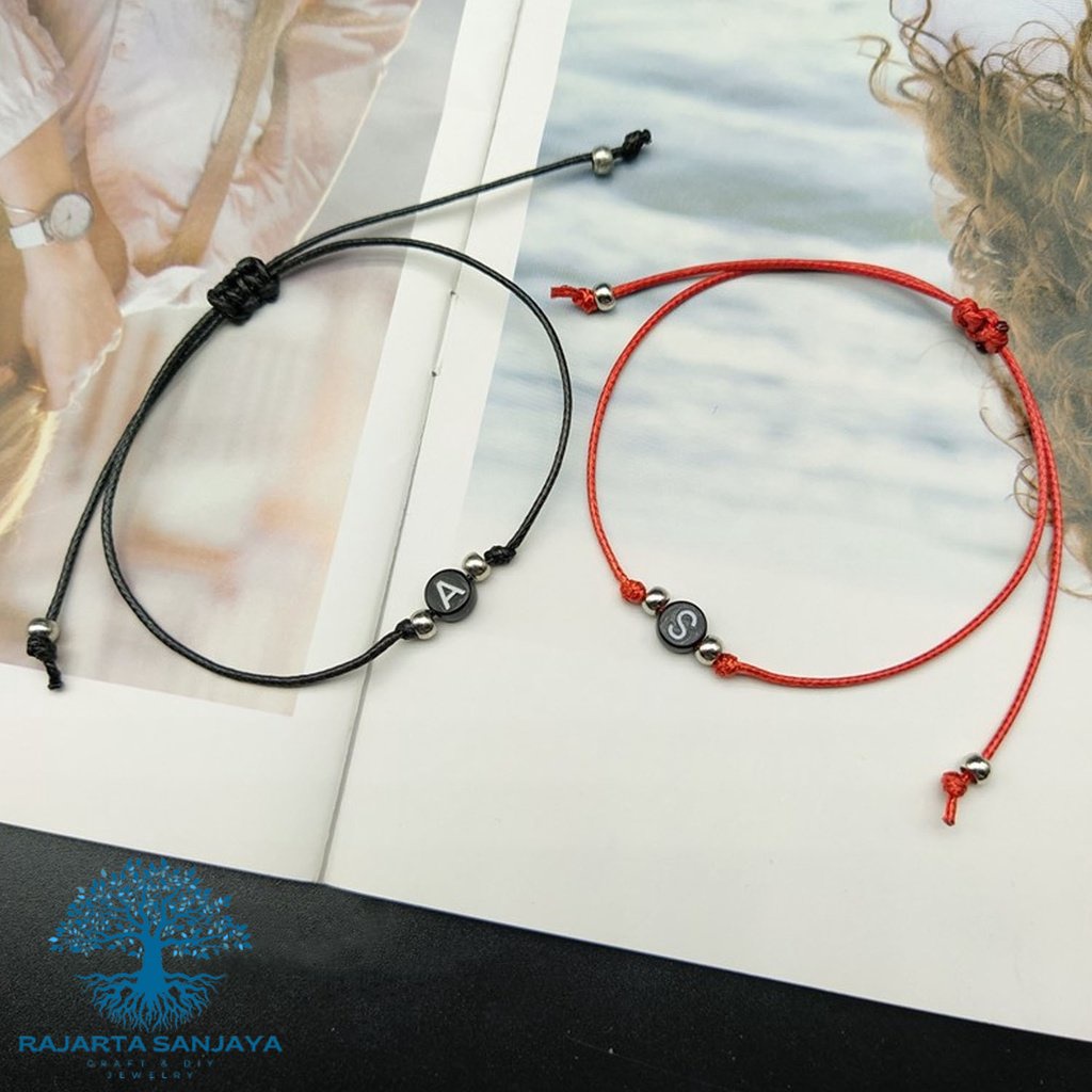 Gelang Tali Adjustable Handmade Desain Huruf Inisial Warna Hitam Merah Untuk Pria Wanita