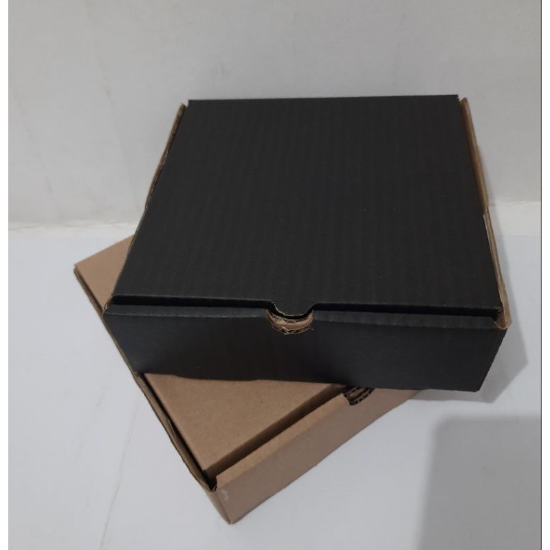 

Box Pizza 28×28×5 Cm Box Jersey Kardus Packing