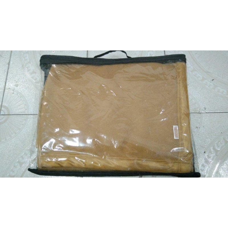 Selimut Hotel Polos Tebal