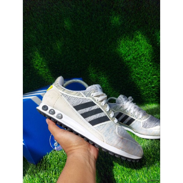 Sepatu Adidas LA Trainer II
