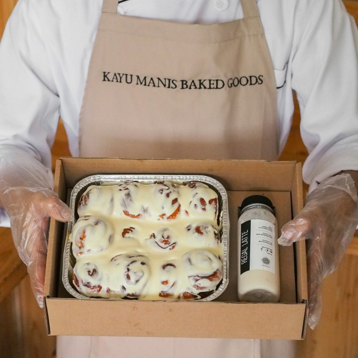

(COD) Paket Hampers Creamcheese Cinnamon Rolls & Regal Latte