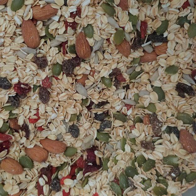 

♘ 500gr Muesli Gembira : rolled oat, sunflower, pumpkin, almond, dark raisin, cranberry & gojiberry Varian Mentah/ Roasted ➺