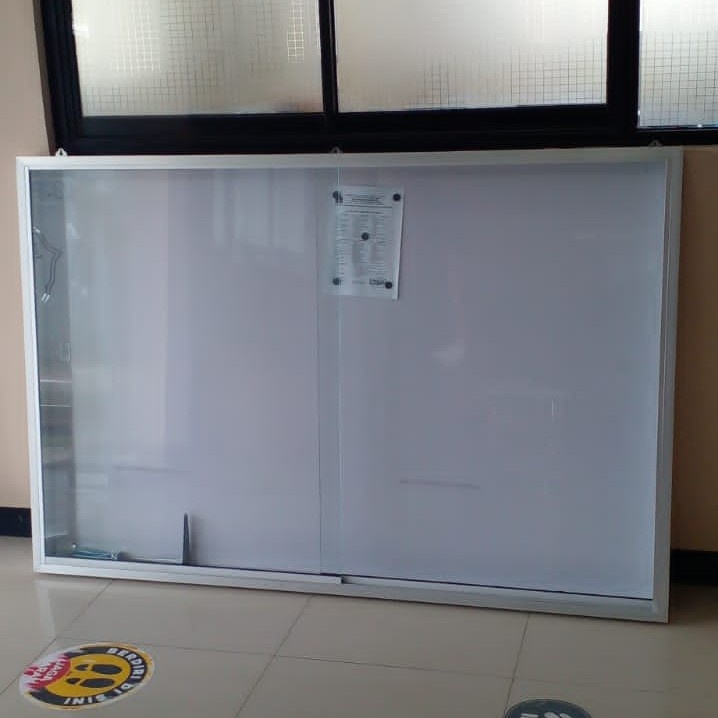 

Mading Magnet Gantung 100 × 200 Cm