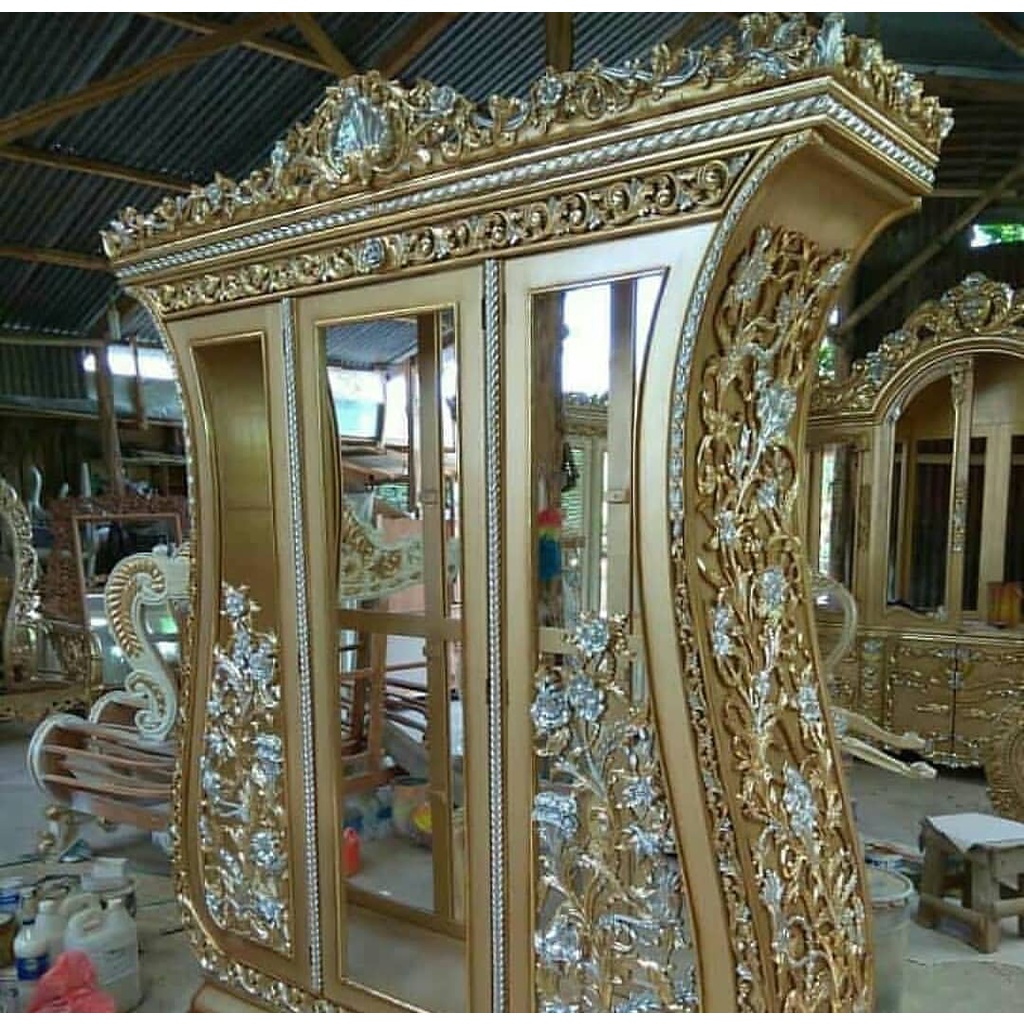 Lemari Hias Biola 3 Pintu Kayu Jati Ukiran Jepara