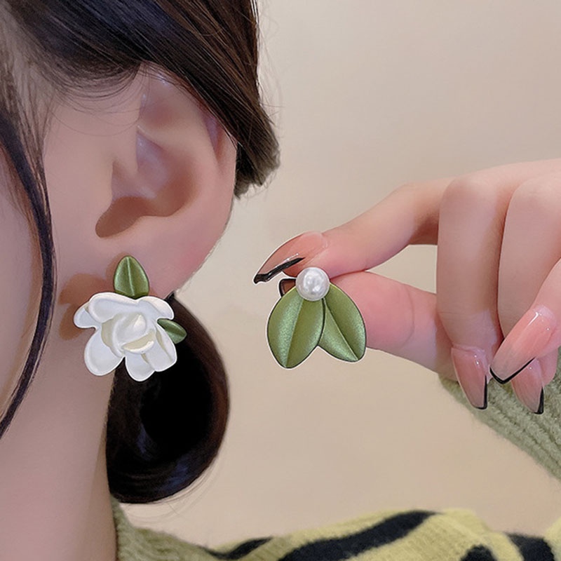 Korea Selatan Gaya Baru Hijau Gardenia Asimetris Temperamen Anting Fashion Mutiara Elegan