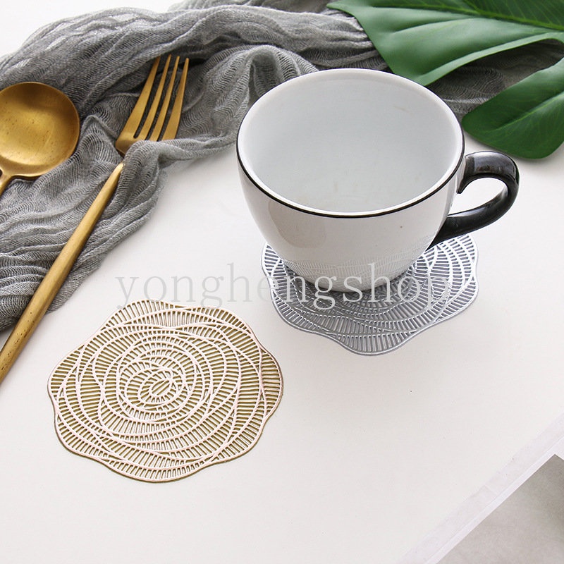 Kreatif Ins Gaya PVC Disepuh Cangkir Mat Tahan Panas Bantalan Berongga Bunga Mawar Hati Daun Berbentuk Tatakan Non-slip Coaster Dekorasi Meja Makan