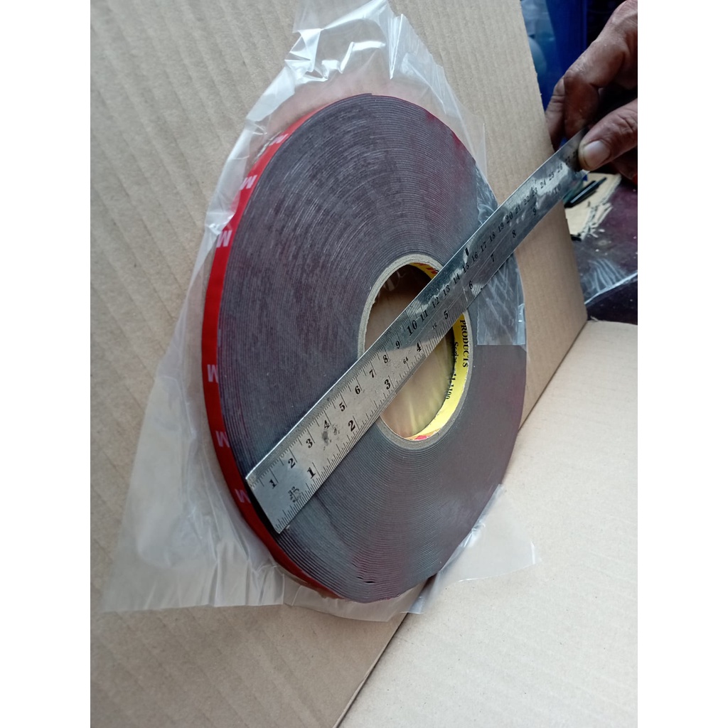 Double tape Kecil 3M ukuran 8mm x 33M Warna Merah Perekat / Double Tape MMM Merah 8 mm X 33 meter Perekat Lem Bolak Balik