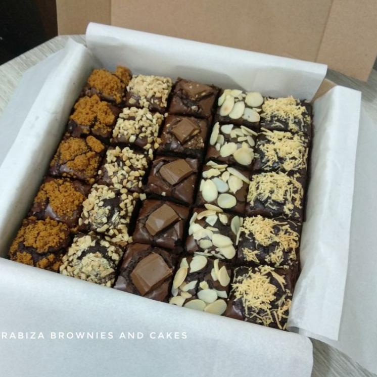 

➨ Brownies Panggang size 20x20 cm / Fudgy brownies sekat 25 slices ☚