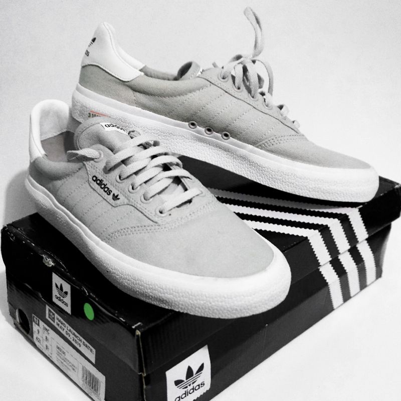 SEPATU ADIDAS ORIGINAL CASUAL