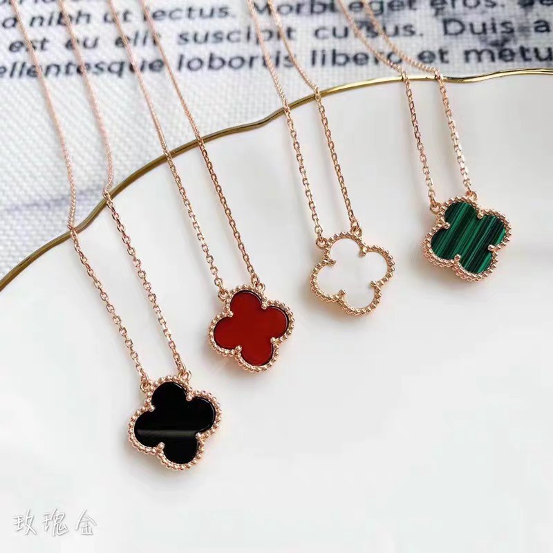 Kalung Desain Clover | Kalung Rantai Dengan Liontin Kerang Malachite Warna Putih Untuk Wanita | Kalung Rose Gold 18k | Kalung Bahan Stainless Steel | Kalung Bahan Titanium Steel | Hadiah Ulang Tahun Tahan Air Tidak Pudar