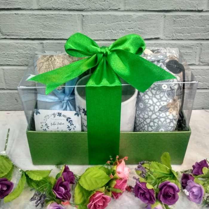 

hampers hadiah sajadah pouch travel.mug / hampers lebaran/pengajian