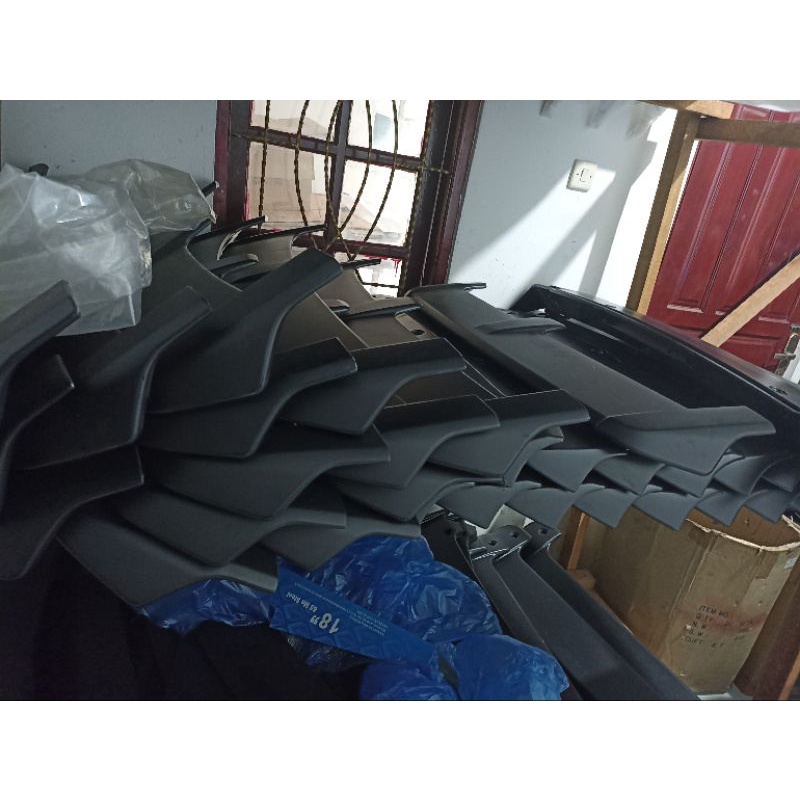 SPOILER CRV 2007-2011  BAHAN PLASTIK ABS TANPA CAT