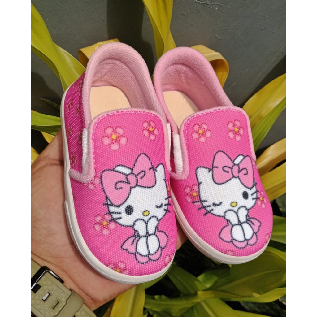 Sepatu Slip On Anak Perempuan Hello Kitty