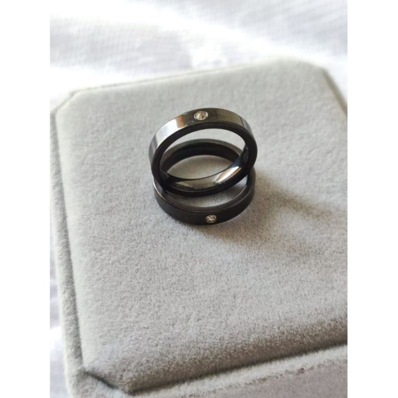 4s Grosir Solo || Cincin Titanium Hitam Polos Dengan Aksen Permata Kulaitas Premium Anti karat dan Luntur Cocok utk perempuan dan pria