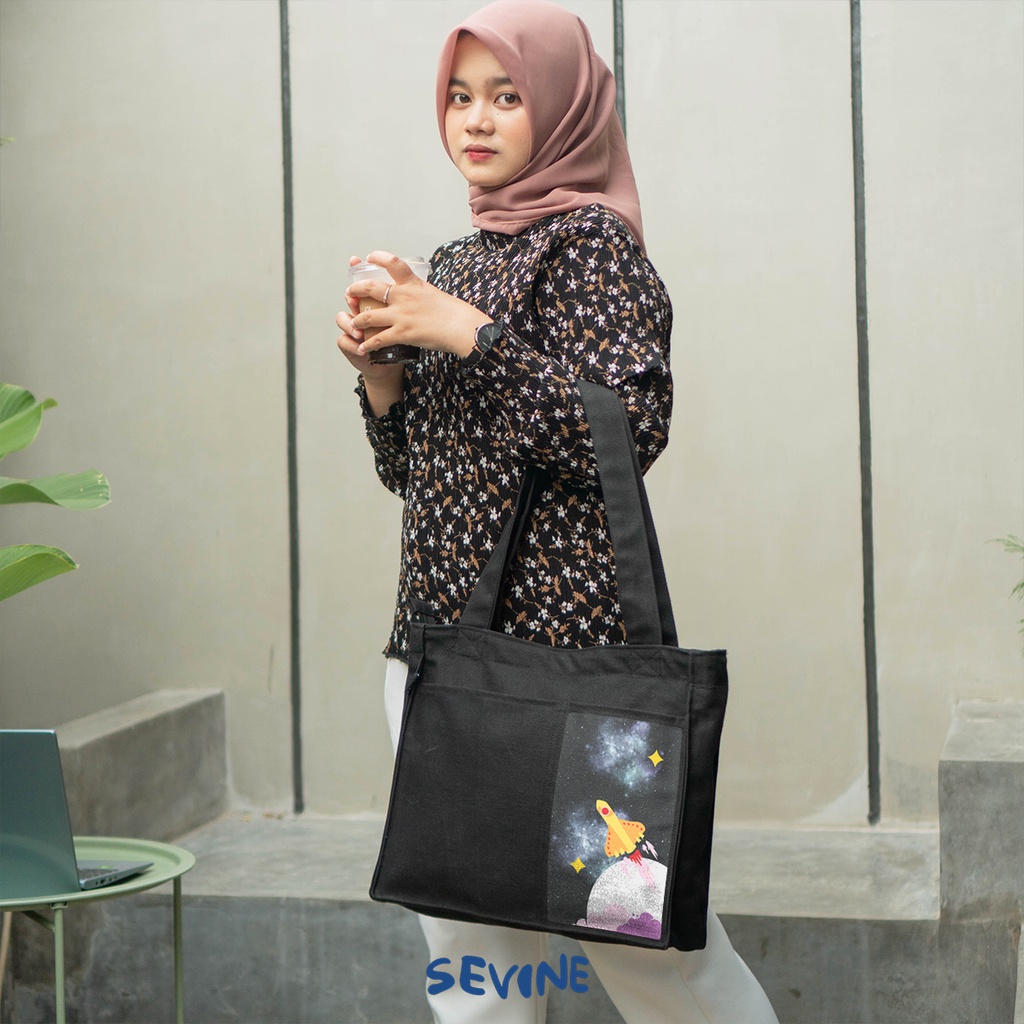 Sevine Totebag Kanvas Rebecca Tas Wanita Tote Bag Kuliah Sekolah Sekat Laptop Hitam Elegan Aesthetic - BA