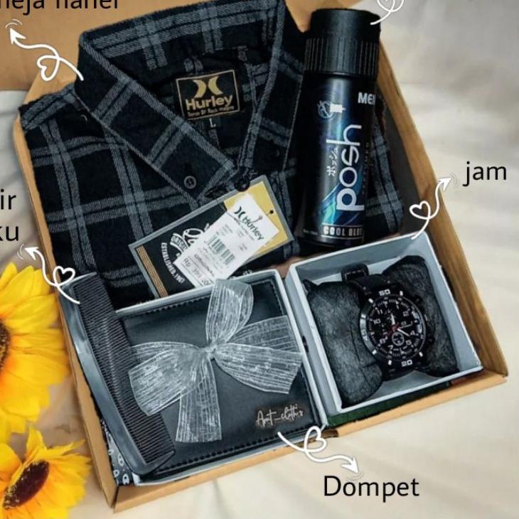 

FLASH SALE [BISA COD] Hampers kado ulang tahun cowok / hampers black edition / kado anniversary / gift box kemeja / kado wisuda / kado kemeja cowok !