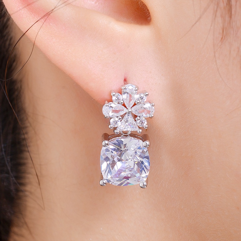 Anting Berlian Imitasi Perjamuan Pengantin Premium Butik Anting Bersinar Square Zircon Stud Earrings