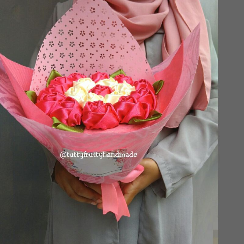 Buket bunga mawar satin rose size L